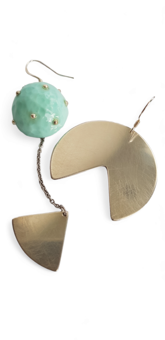 cercei-asimetrici-pacman-argint-rasina [2]