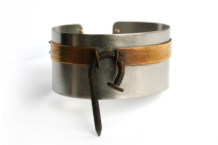 Brățări - Brățară Nail Cuff statement cu accent industrial