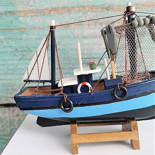 Barca de pescuit albastra [5]