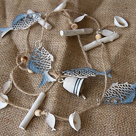 Decoratiune cu pesti metalici [1]