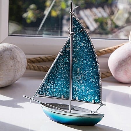 Iaht cu vele din sticla [1]