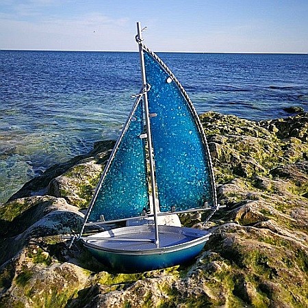 Iaht cu vele din sticla [0]