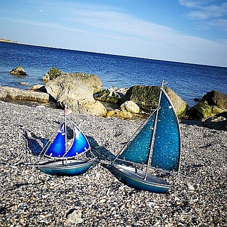 Iaht mic cu vele din sticla [3]