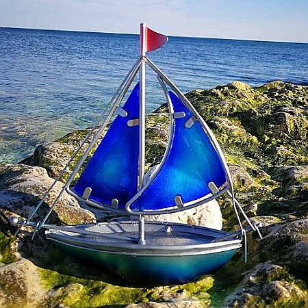 Iaht mic cu vele din sticla [0]