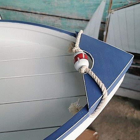 Masuta in forma de barca [1]