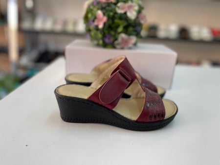 Papuci femei deschisi - 5203 bordo