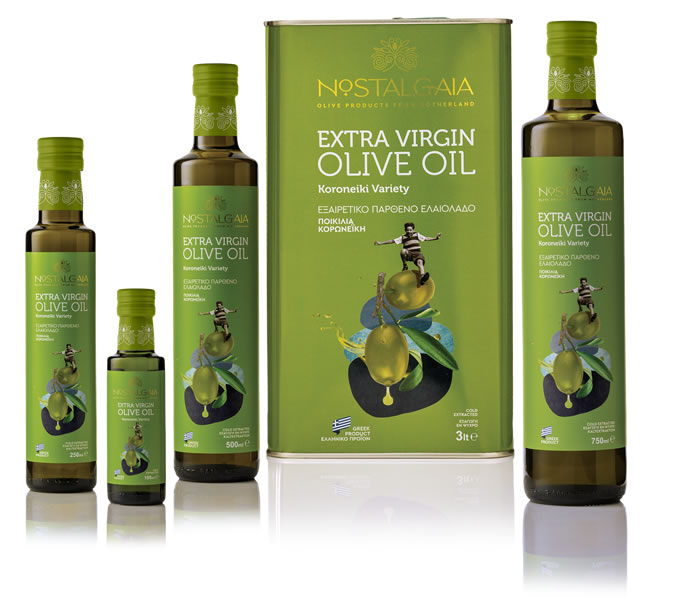 Nostalgaia – Ulei de măsline extravirgin – 750ml (sticlă). Obținut din soiul Koroneiki, cultivat în Peloponez. Presat la rece, cu gust echilibrat, aromă proaspătă și aciditate ≤ 0,2%. [1]