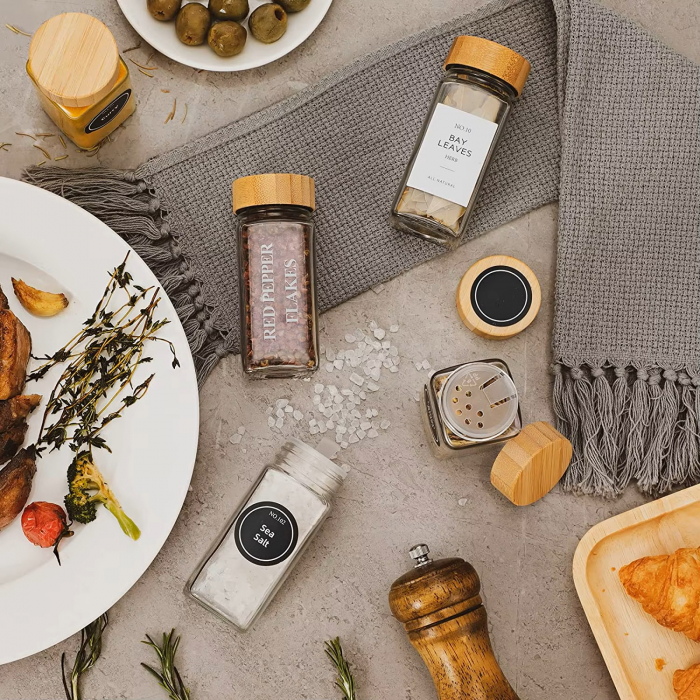 Set 24 borcane condimente din Sticlă, cu Capace Bambus, Etichete reutilizabile, Perie Curățare și Pâlnie - Organizator Bucătărie Elegant și Practic [2]