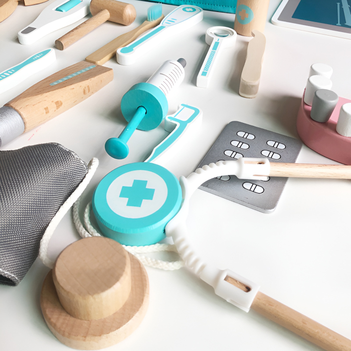 Set Doctor Montessori din Lemn – 18 Piese, Geantă Medicală, Jucărie Educativă pentru Copii 3+, UMU Doctor On Call [6]