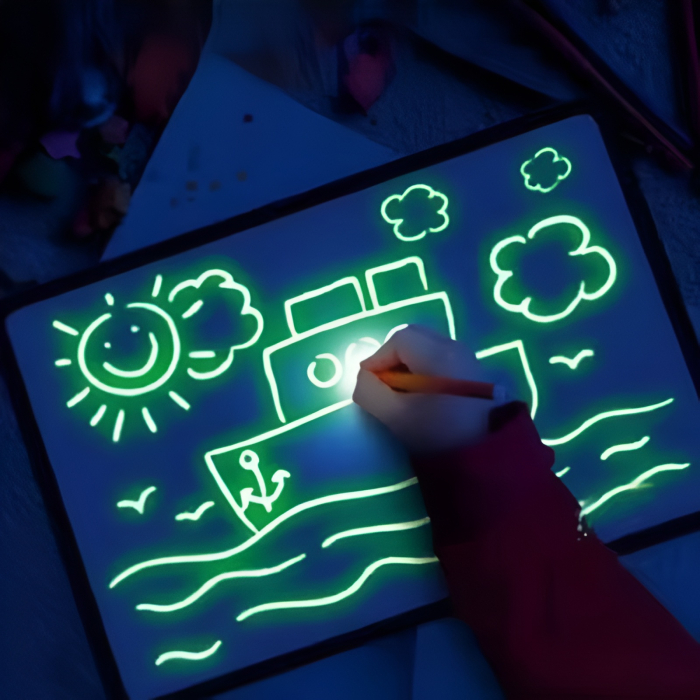 Tablă de desen Magic Drawing cu lumină LED, marker fluorescent și șabloane, jucărie educativă creativă pentru copii 3+ ani [3]