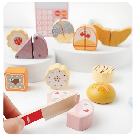 Set Jucărie din Lemn „Bake Shop” – Brutărie și Patiserie pentru Copii, 36+ piese, Produse de Patiserie, Calculator, Bani și Card – Joc Educativ Montessori [1]