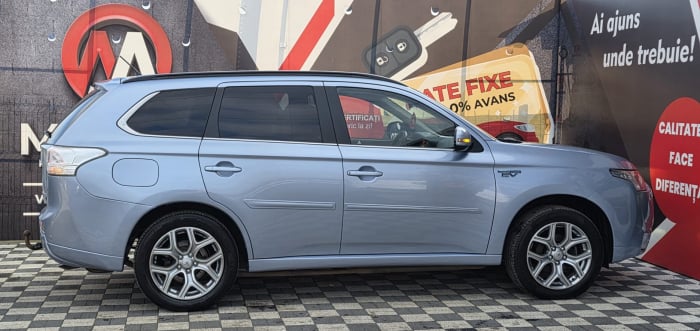 MITSUBISHI OUTLANDER 2013 [3]