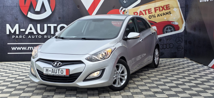HYUNDAI i30 2012 1.6 BENZINĂ [1]