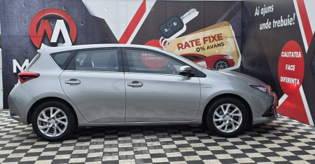 TOYOTA AURIS 2015 [2]