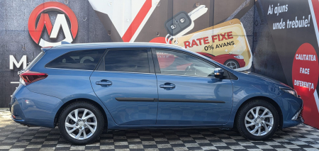 TOYOTA AURIS 2015 [2]