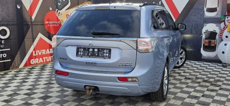 MITSUBISHI OUTLANDER 2013 [4]