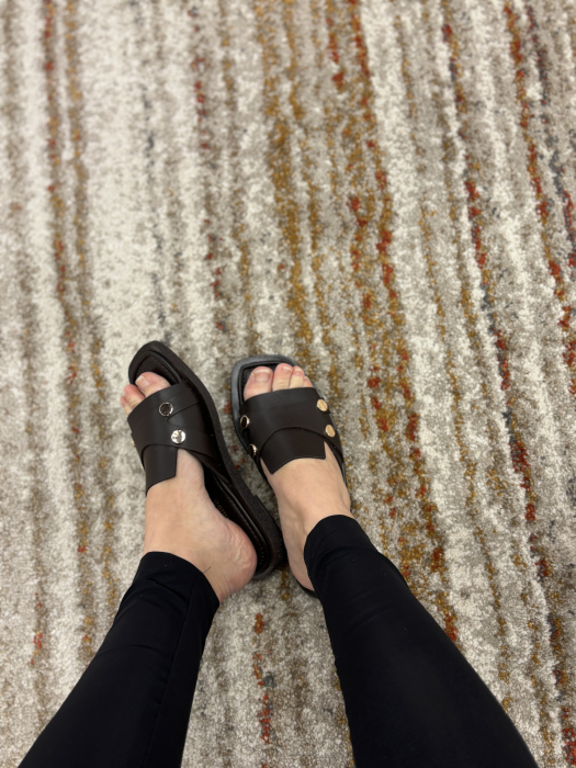 Slapi maro din piele cu tinte [4]