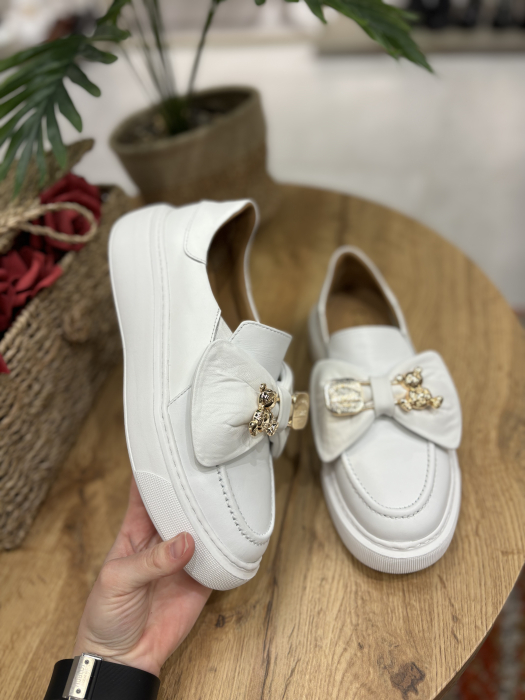 Mocasini albi din piele cu funda [3]
