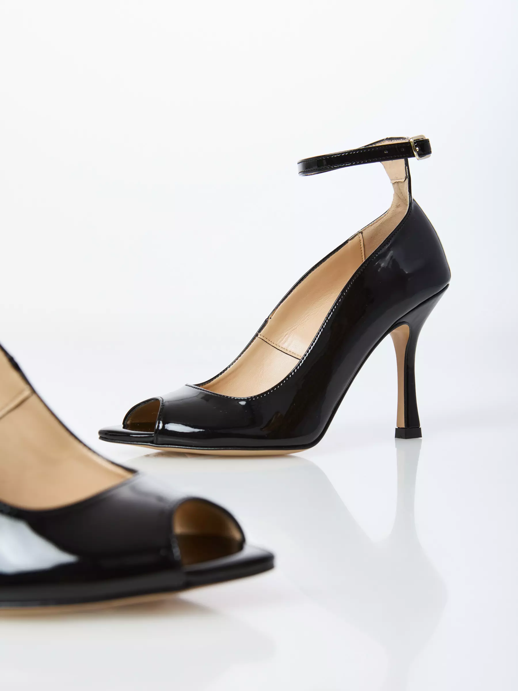 Pantofi PERLA BLACK decupati cu toc [2]