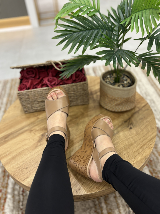 Sandale nude din piele cu platforma [2]