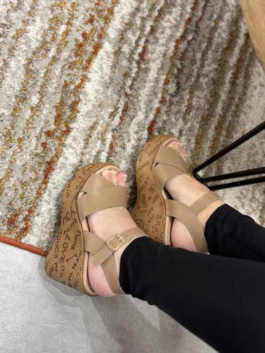 Sandale nude din piele cu platforma [5]