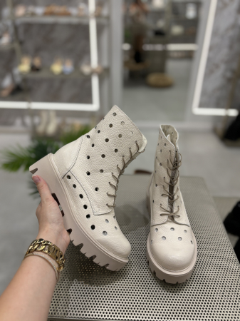 Ghete CALYPSO perforate din piele [1]