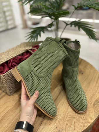 Incaltaminte - Cizme perforate din piele