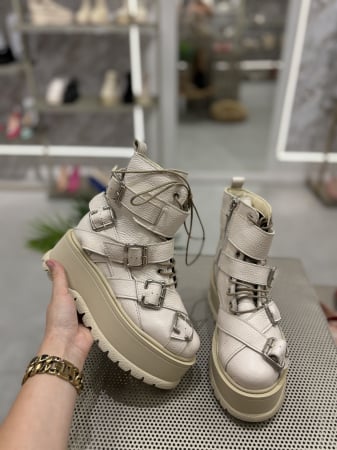 Femei - Bocanci CHLOE BEJ din piele cu catarame