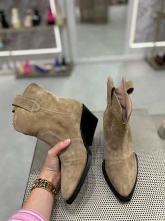 Ciocate ARLENA BEJ scurte din piele [3]