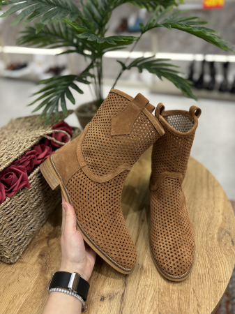 Incaltaminte - Cizme perforate din piele