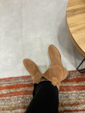 Cizme perforate din piele [3]