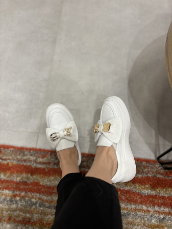 Mocasini albi din piele cu funda [1]