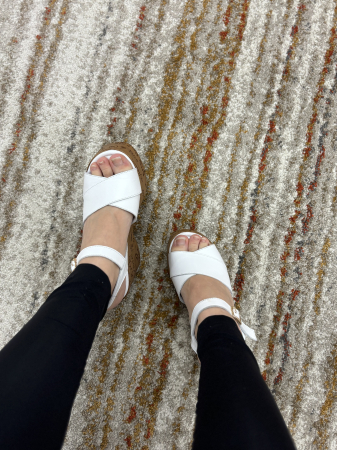 Sandale albe din piele cu platforma [1]