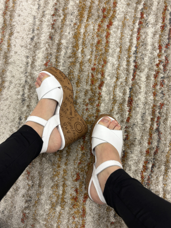 Incaltaminte - Sandale albe din piele cu platforma