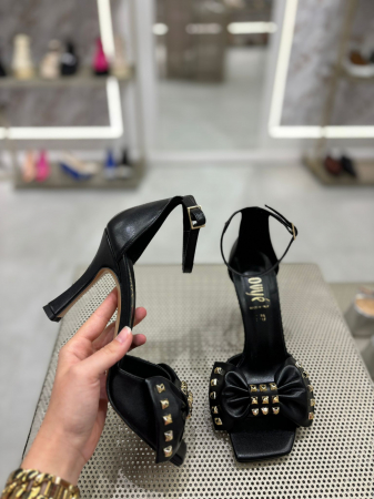 Sandale cu toc - Sandale AMONA negre cu funda