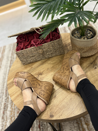 Sandale nude din piele cu platforma [3]