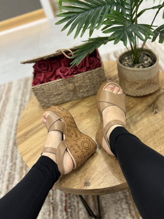 Incaltaminte - Sandale nude din piele cu platforma