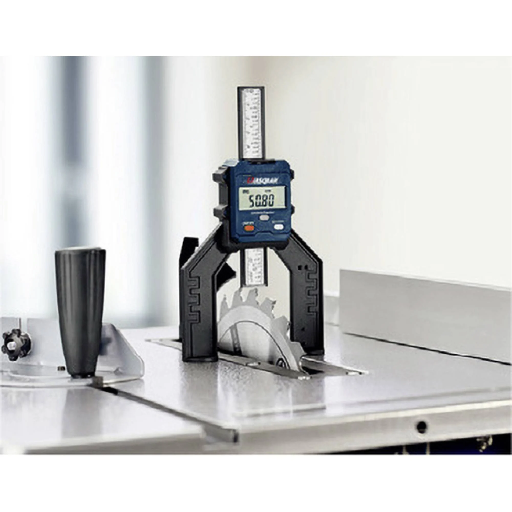 Subler digital de adancime Dasqua 0–80 mm, rezolutie 0.05 mm, precizie +/-0,1mm, magneti integrati [5]