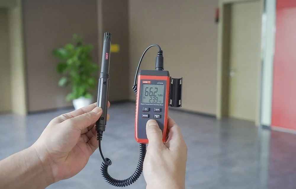 Termohigrometru digital portabil UNI-T UT333S -10°C ... +60°C cu senzor extern, cu Certificat de Etalonare Metrologica [8]