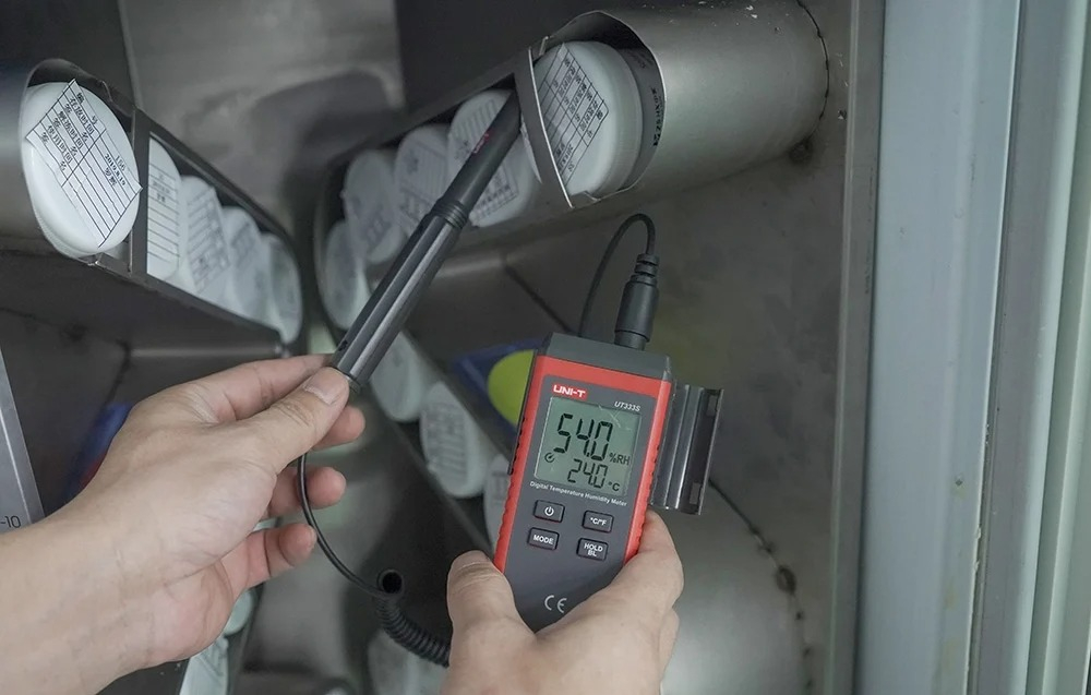Termohigrometru digital portabil UNI-T UT333S -10°C ... +60°C cu senzor extern, cu Certificat de Etalonare Metrologica [6]