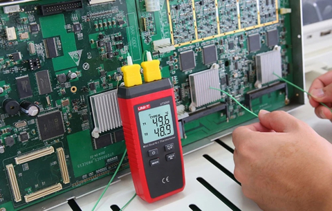 Termometru digital UT320A UNI-T UT320A cu sonda K -40°C ~ +260°C si Certificat de Etalonare ISO17025 [1]