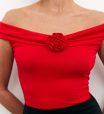 Bluza umerii goi [2]