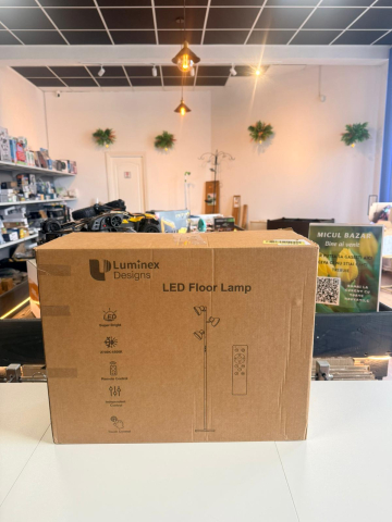 Lampă de podea LED modernă, 36W, 2800LM, 3 capete reglabile, telecomandă [1]