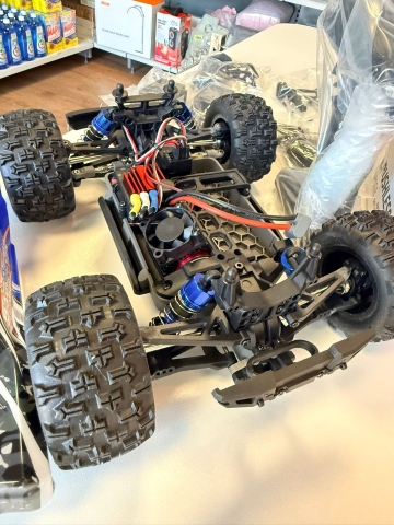 Mașină cu telecomandă DEERC Brushless Extreme Speed Truck 4WD Off-Road [2]