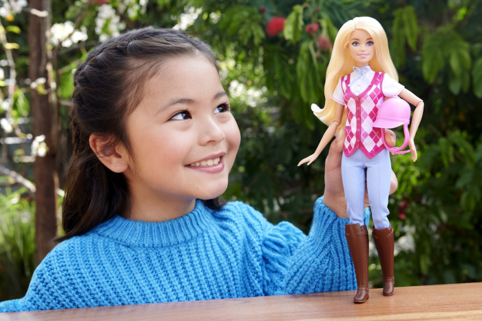 BARBIE MYSTERIES BARBIE SI CURSA DE CAI [3]