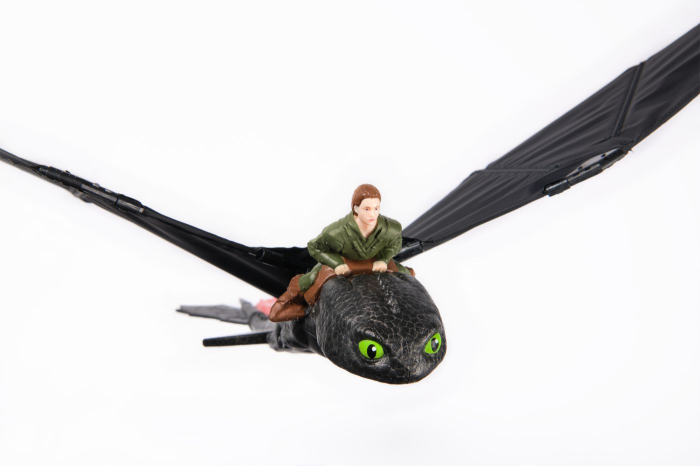 CUM SA ITI DRESEZI DRAGONUL FIGURINA DRAGON TOOTHLESS ZBURATOR CU TELECOMANDA [7]