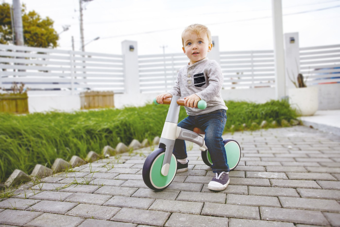 HAPE BICICLETA DE ECHILIBRU VERDE CU 3 ROTI [5]