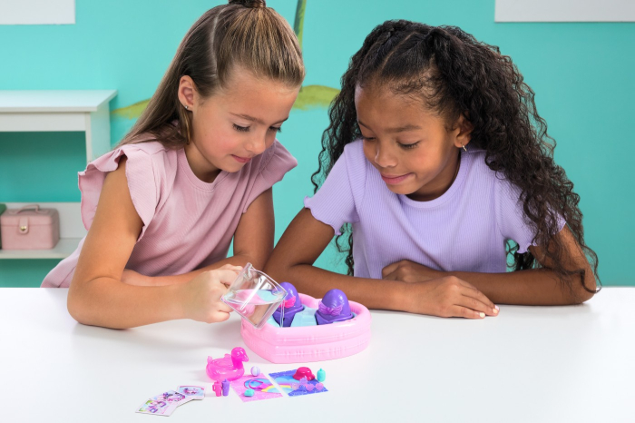 HATCHIMALS ALIVE NEON RAINBOW SET PETRECERE LA PISCINA [6]