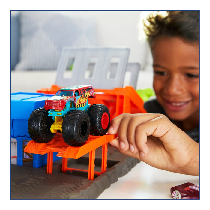 HOT WHEELS MONSTER TRUCKS SET BLAST STATION [3]