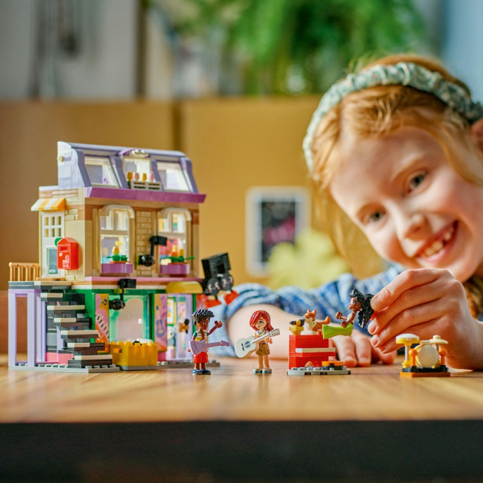 LEGO FRIENDS MAGAZIN DE MUZICA SI APARTAMENT 42653 [3]